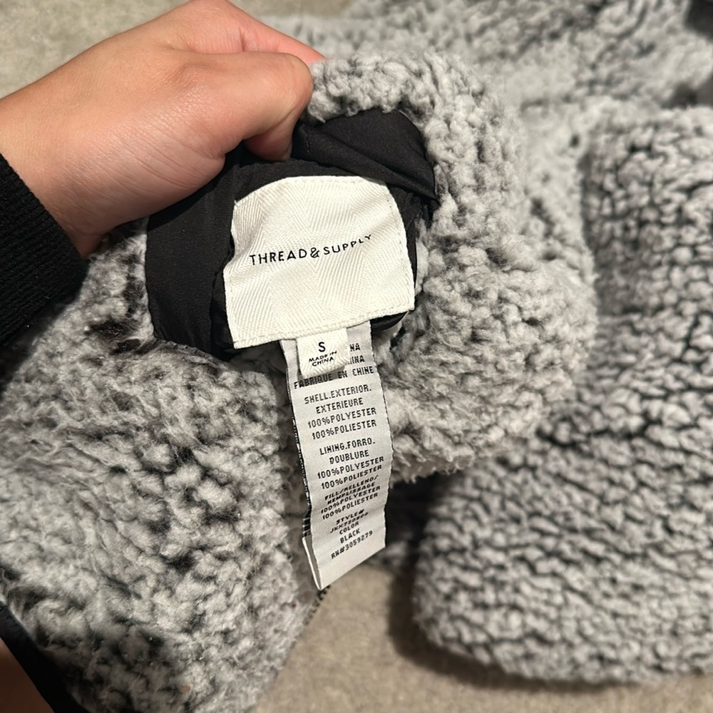 Reversible Puffer Vest - Picture 6 of 6